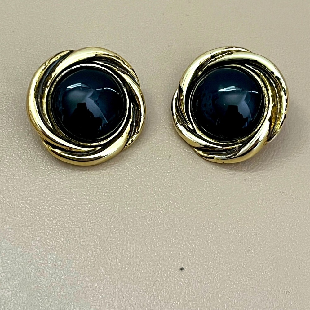 Vintage Black Gold Tone Clip On Earrings
